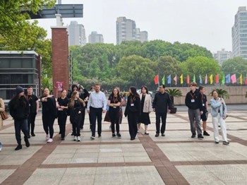 友校重逢，共研共进 | 英国汉普郡帕克学校师生代表团到访梁丰高中